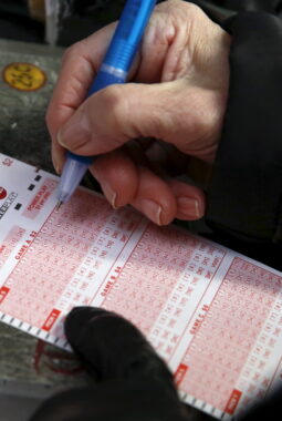 Rezeki Tak Terduga: Lansia di Penang – Malaysia Menang Lotre Rp170 M