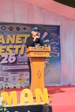 Buka Festival Tahunan MAN Tanjungpinang, Kakanwil Kemenag Kepri Dorong Siswa Berprestasi Hingga Level Dunia