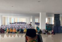 Ribuan santri berkumpul dalam pembukaan resmi Ujian Akhir Bersama (UAB) Madrasah Diniyah Takmiliyah (MDT) di Masjid Sultan Mahmud Riayat Syah, Kota Batam, Selasa (10/2/2026). Foto: INIKEPRI.COM