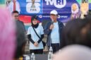 Gubernur Ansar Ahmad didampingi Kepala TVRI Stasiun Kepri Yenni Marlinda dan Ketua PSSI Kepri Ade Angga, membuka kegiatan Kick Off Piala Dunia 2026 di Tugu Sirih, Tanjungpinang, Minggu (1/2/2026) pagi. Foto: INIKEPRI.COM/KepriProv