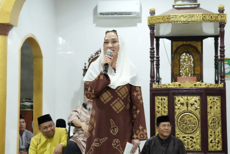 Bupati Natuna Cen Sui Lan saat safari Ramadan Pemkab Natuna 1446 H. Foto: INIKEPRI.COM/Arsip