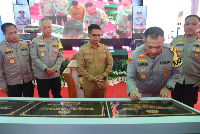 Kepala Kepolisian Daerah Kepulauan Riau, Irjen Pol. Asep Safrudin, meresmikan sejumlah fasilitas strategis di lingkungan Polres Karimun. Foto: INIKEPRI.COM