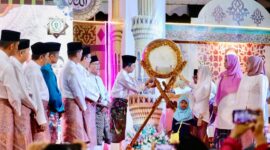Wali Kota Batam, Amsakar Achmad, bersama Wakil Wali Kota Batam, Li Claudia Chandra, secara resmi membuka Musabaqah Tilawatil Qur’an dan Hadits (MTQH) XXXIV Tingkat Kecamatan Nongsa Tahun 2026. Turut hadir, Ketua TP PKK Kota Batam, Erlita Amsakar. Foto: INIKEPRI.COM/Media Center Batam 
