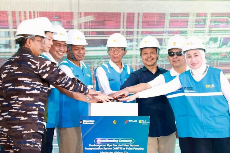 Wali Kota Batam, Amsakar Achmad, secara resmi melakukan groundbreaking ceremony pembangunan Pipa Gas West Natuna Transportation System (WNTS) menuju Pulau Pemping, Kecamatan Belakangpadang, Selasa (10/2/2026). Foto: INIKEPRI.COM/Media Center Batam 