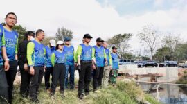 Wali Kota Batam, Amsakar Achmad, dan Wakil Wali Kota Batam, Li Claudia Chandra, memimpin Gerakan Masyarakat Batam Aman, Sehat, Resik, dan Indah (Gema Batam ASRI) 2026 yang dipusatkan di kawasan Simpang K-Square, Batamcentre, Rabu (11/2/2026). Foto: INIKEPRI.COM/Media Center Batam 