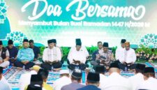 Wali Kota Batam, Amsakar Achmad, menggelar yasinan dan doa bersama di kediamannya. Foto: INIKEPRI.COM/Media Center Batam 