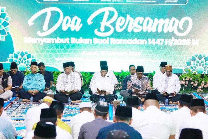 Wali Kota Batam, Amsakar Achmad, menggelar yasinan dan doa bersama di kediamannya. Foto: INIKEPRI.COM/Media Center Batam 