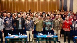 Wali Kota Batam, Amsakar Achmad, menerima penghargaan kategori Dukungan Pemerintah Daerah pada Program Makan Bergizi Gratis (MBG) dari Balai Penjaminan Mutu Pendidikan (BPMP) Kepulauan Riau. Foto: INIKEPRI.COM/Media Center Batam 