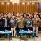 Wali Kota Batam, Amsakar Achmad, menerima penghargaan kategori Dukungan Pemerintah Daerah pada Program Makan Bergizi Gratis (MBG) dari Balai Penjaminan Mutu Pendidikan (BPMP) Kepulauan Riau. Foto: INIKEPRI.COM/Media Center Batam 