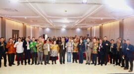 Amsakar saat membuka Rapat Kerja Wilayah (Rakerwil) sekaligus melantik pengurus Persekutuan Gereja-Gereja dan Lembaga-Lembaga Injil Indonesia (PGLII), di Golden Prawn, Senin (16/2/2026). Foto: INIKEPRI.COM/Media Center Batam 