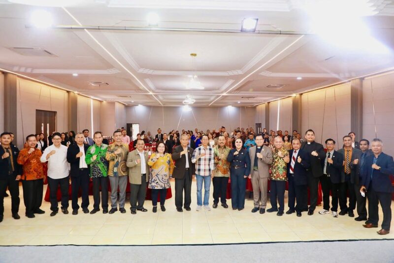 Amsakar saat membuka Rapat Kerja Wilayah (Rakerwil) sekaligus melantik pengurus Persekutuan Gereja-Gereja dan Lembaga-Lembaga Injil Indonesia (PGLII), di Golden Prawn, Senin (16/2/2026). Foto: INIKEPRI.COM/Media Center Batam