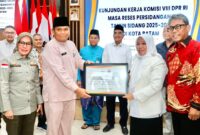 Badan Nasional Penanggulangan Bencana (BNPB) menyalurkan dana siap pakai serta bantuan logistik dan peralatan untuk mendukung kesiapsiagaan penanganan darurat kebakaran hutan dan lahan (karhutla) di Batam tahun 2026. Foto: INIKEPRI.COM