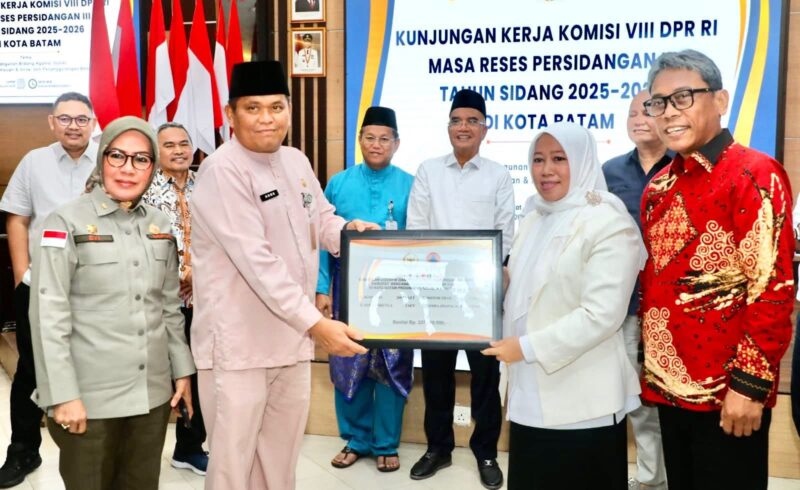 Badan Nasional Penanggulangan Bencana (BNPB) menyalurkan dana siap pakai serta bantuan logistik dan peralatan untuk mendukung kesiapsiagaan penanganan darurat kebakaran hutan dan lahan (karhutla) di Batam tahun 2026. Foto: INIKEPRI.COM