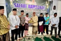 Sekretaris Daerah (Sekda) Kota Batam, Firmansyah, menghadiri Safari Ramadan di Masjid Nurul Taqwa, Pulau Panjang Barat, Setokok, Kecamatan Bulang. Foto: INIKEPRI.COM/Media Center Batam