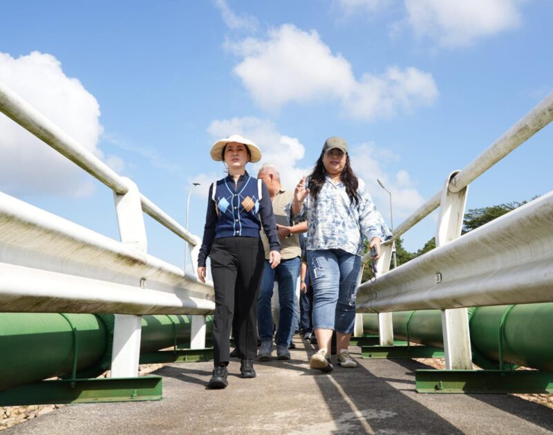 Selain mengecek progres perbaikan pipa distribusi air di Waduk Sei Ladi, Li Claudia juga ingin memastikan ketahanan air baku bagi masyarakat tetap terjaga, baik dari aspek kualitas, kuantitas atau debit air, hingga kontinuitas distribusi. Foto: INIKEPRI.COM/BP Batam 