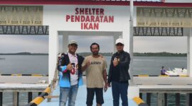 Iman saat meninjau Koperasi Nelayan Merah Putih Pulau Kasu, Kota Batam, Sabtu (7/2/2025). Foto: INIKEPRI.COM