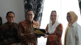 Bupati Natuna Cen Sui Lan menerima audiensi Ketua Dewan Pengawas (Dewas) BPJS Kesehatan beserta jajaran dalam rangka penguatan informasi Program Jaminan Kesehatan Nasional (JKN) bagi masyarakat Natuna. Foto: INIKEPRI.COM/NatunaKab 
