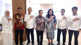 Manajemen Rumah Sakit BP Batam (RSBP Batam) bersama Anggota/Deputi Bidang Pelayanan Umum BP Batam melakukan audiensi dengan Wakil Menteri Kesehatan RI, dr. Benyamin Paulus Octavianus, Sp.P, FISR, di Jakarta. Foto: INIKEPRI.COM/BP Batam 