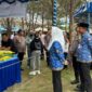 Bupati Natuna Cen Sui Lan meninjau Gerakan Pangan Murah. Foto: INIKEPRI.COM