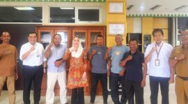 Bupati Natuna Cen Sui Lan menerima langsung aspirasi puluhan perwakilan nelayan Sedanau yang mendatangi Kantor Bupati Natuna, Selasa (10/2/2026). Foto: Istimewa 