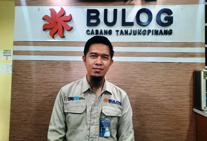 Kepala Perum Bulog Cabang Tanjungpinang, Arief Alhadihaq. Foto: Istimewa 