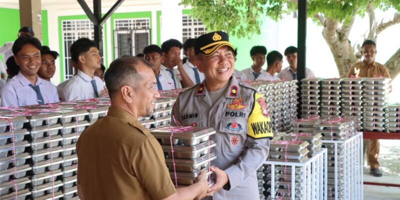 Running Operasi SPPG Dabo 3, Polres Lingga mendistribusikan sebanyak 1.221 porsi Makan Bergizi Gratis (MBG) kepada para penerima manfaat di wilayah Dabo Singkep. Foto: INIKEPRI.COM