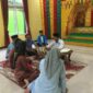 Dua mahasiswa Program Studi Hukum Keluarga Islam (HKI) Fakultas Syariah IAIN Pontianak, Raja Mohammad Yusup dan Roni, melaksanakan Praktik Pengalaman Lapangan (PPL) di Kantor Urusan Agama (KUA) Kecamatan Bunguran Timur, Kabupaten Natuna, Kepulauan Riau. Foto: INIKEPRI.COM