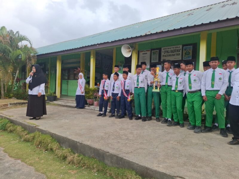 Tim Futsal MTsN 2 Natuna juara di Liga Antar Madrasah. Foto: INIKEPRI.COM