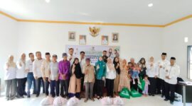 BAZNAS Bintan menyalurkan paket sembako. Foto: INIKEPRI.COM