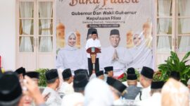 Gubernur Ansar menyampaikan kata sambutan pada buka puasa bersama Gubernur dan Wakil Gubernur Kepri. Foto: INIKEPRI.COM/KepriProv 