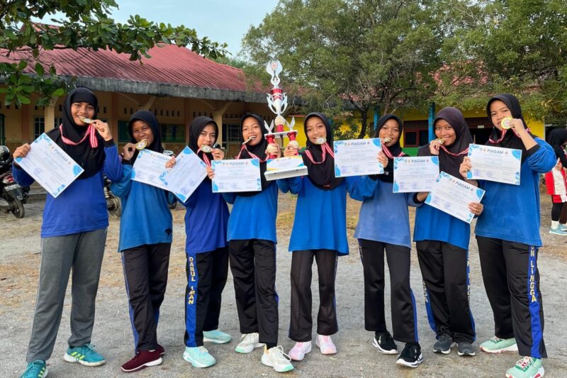Tim basket putri MTsN Lingga berhasil meraih Juara I pada ajang POS XI 2026 yang digelar di SMAN 2 Singkep. Foto: INIKEPRI.COM