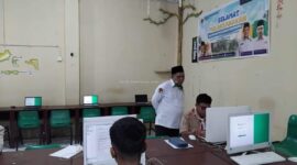 kakankemenag sedang meninjau pelaksanaan olimpiade madrasah. Foto: INIKEPRI.COM