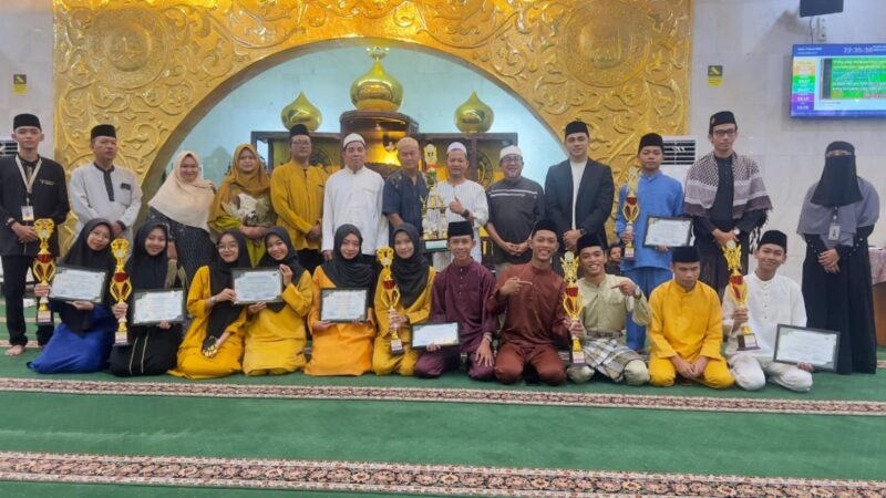 Dua tim tadarus Al-Qur’an, yakni tim putra dan tim putri, berhasil meraih Juara 1 dalam Lomba Tadarus Al-Qur’an tingkat SMA/MA/SMK sederajat se-Kota Tanjungpinang. Foto: INIKEPRI.COM