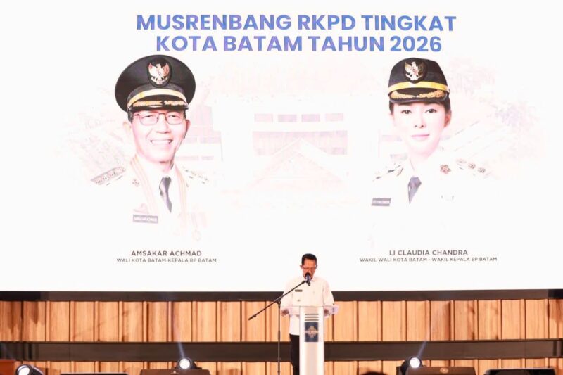 Amsakar saat membuka Musrenbang Rencana Kerja Pemerintah Daerah (RKPD) Kota Batam Tahun 2026 dalam rangka penyusunan RKPD Tahun 2027 di Hotel Grand Mercure Batam, Kamis (5/3/2026). Foto: INIKEPRI.COM/Media Center Batam 