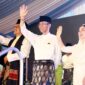 Wali Kota Batam Amsakar Achmad, Wakil Wali Kota Batam Li Claudia Chandra dan Ketua DPRD Kota Batam Muhammad Kamaluddin melepas pawai takbiran Idul Fitri 1447 Hijriah. Foto: INIKEPRI.COM/Media Center Batam 
