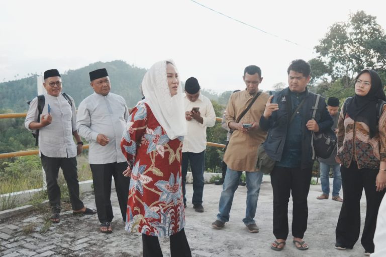 Bupati Natuna Cen Sui Lan melakukan peninjauan mendadak ke Gedung Produksi Air Bersih Embung Sedanau, Rabu (4/3/2026). Foto: INIKEPRI.COM/NatunaKab 