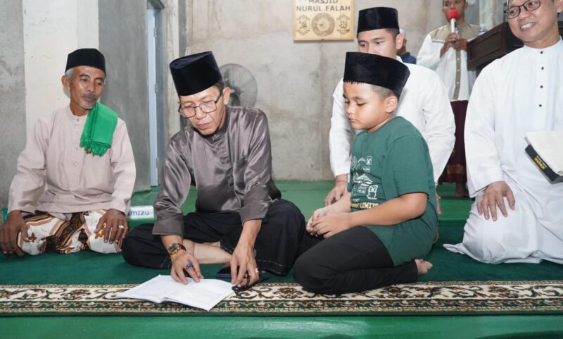 Kepala BP Batam, Amsakar Achmad, melanjutkan rangkaian Safari Ramadan di Musala At-Taubah dan Masjid Nurul Falah Golden Park Nongsa, Rabu (4/3/2026). Foto: INIKEPRI.COM/BP Batam 