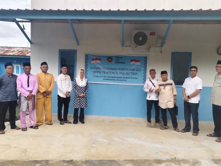 Bupati Natuna, Cen Sui Lan, meninjau langsung kesiapan Dapur Satuan Pelayanan Pemenuhan Gizi (SPPG) di Desa Sabang Mawang, Kecamatan Pulau Tiga. Foto: INIKEPRI.COM/NatunaKab