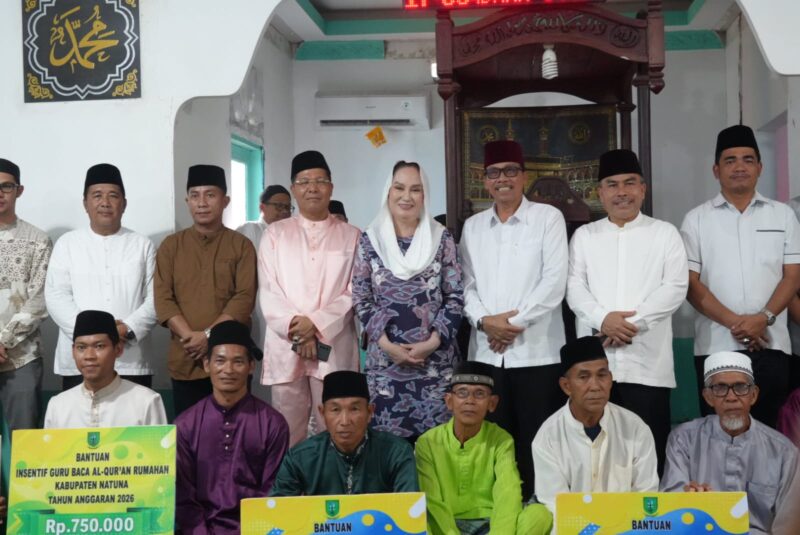 Bupati Natuna, Cen Sui Lan, bersama Wakil Bupati Natuna Jarmin, rombongan pemerintah daerah menyambangi Masjid Darul Aman, Desa Belakang Gunung, Kecamatan Bunguran Utara. Foto: INIKEPRI.COM/NatunaKab