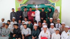 Majelis Wilayah Korps Alumni Himpunan Mahasiswa Islam (MW KAHMI) bersama Majelis Wilayah Forum HMI-Wati (MW FORHATI) Kepulauan Riau melalui kegiatan sosial bertajuk “Indahnya Berbagi Bersama MW KAHMI dan MW FORHATI Kepulauan Riau.” Foto: INIKEPRI.COM
