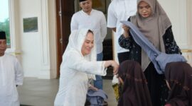 Bupati Natuna Cen Sui Lan dalam jamuan buka bersama. Foto: INIKEPRI.COM/NatunaKab 