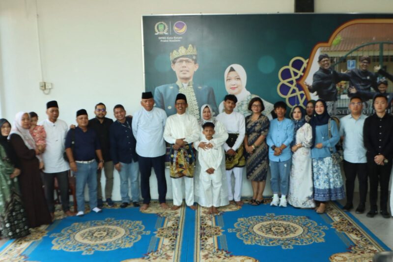 Ketua DPW Partai NasDem Kepri Pietra Machreza Paloh dan jajaran pengurus bersilaturahmi di open house ketua DPRD kota Batam Muhammad Kamaluddin. Foto: INIKEPRI.COM