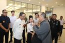 Kepala BP Batam, Amsakar Achmad, bersama Wakil Kepala BP Batam, Li Claudia Chandra, meninjau langsung layanan penumpang di Pelabuhan Internasional Batam Centre dan Harbour Bay. Foto: INIKEPRI.COM/BP Batam