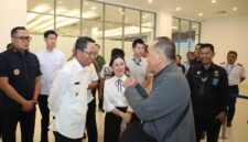 Kepala BP Batam, Amsakar Achmad, bersama Wakil Kepala BP Batam, Li Claudia Chandra, meninjau langsung layanan penumpang di Pelabuhan Internasional Batam Centre dan Harbour Bay. Foto: INIKEPRI.COM/BP Batam