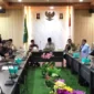 Rapat Dengar Pendapat (RDP) terkait kecelakaan tugboat Mega yang terbalik di kawasan galangan PT ASL Shipyard, Batam, digelar di DPRD Kota Batam, Kamis (12/3). Foto: INIKEPRI.COM