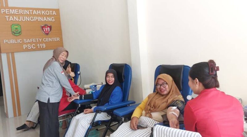 Dinas Kesehatan, Pengendalian Penduduk, dan KB Kota Tanjungpinang menggelar bakti sosial berupa donor darah sukarela di Gedung PSC Km 5. Foto: INIKEPRI.COM/TanjungpinangKota 