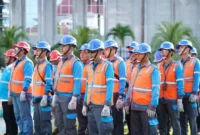 Petugas PLN Batam yang bertugas di lapangan di Batam, Kepri. Foto: INIKEPRI.COM/PLN Batam