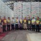 launching penyerahan bantuan pangan untuk alokasi Februari hingga Maret 2026 yang digelar di Komplek Pergudangan Bulog Ranai. Foto: INIKEPRI.COM