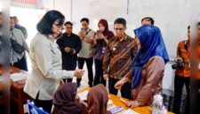 Tim Kunker Reses Komisi X DPR RI mengunjungi SDN 012 Karimun di Dusun II Tulang, Kabupaten Karimun, Kepri. Foto: INIKEPRI.COM