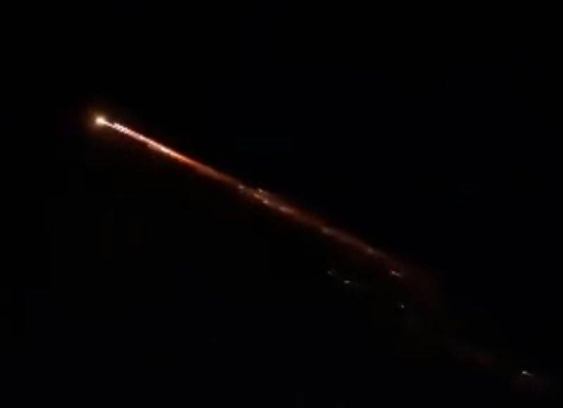 Benda bersinar di langit yang menghebohkan warga. Foto: Istimewa 